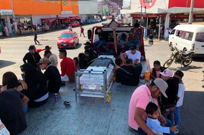 Familiares y amigos bloquearon la avenida Morelos en Ecatepec