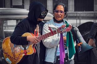 Frente al memorial de la pequeña, instalado en la Plaza González Arratia, grupos feministas y familiares de la niña conmemoraron el cumpleaños de Fátima.