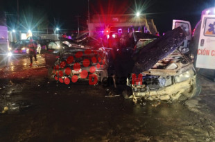 Vehículos dañados tras el accidente en Toluca-Zitácuaro