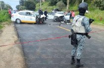 El choque frontal entre un taxi y un Kia dejó un muerto y dos personas lesionadas en la carretera La Marquesa-Tenango.