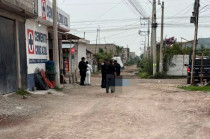 Durante la agresión, dos mujeres y tres hombres resultaron lesionados, mientras que uno de los presuntos delincuentes murió