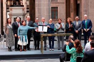 Este acto, encabezado por Claudia Sheinbaum y Delfina Gómez, busca unificar programas de bachillerato y garantizar un acceso equitativo.