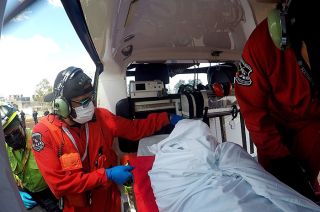 Trasladan vía aérea a paciente por bloqueo en Circuito Exterior Mexiquense