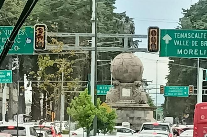 Ubicados en el cruce de Avenida Paseo Tollocan y Paseo Cristóbal Colón en Toluca están descompuestos generando caos vial
