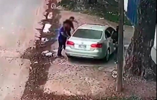 #Video: Sujetos armados despojan a jovencita de auto, en Acolman