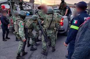 La gente agarró a los delincuentes a quienes golpearon y les rociaron gasolina