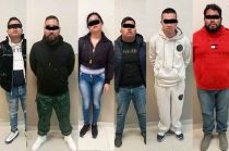 Agentes policiales recibieron una alerta sobre la presencia de estos individuos armados en un restaurante-bar.