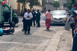 El motociclista quedó tirado en medio de la vialidad, rápidamente se pidió el apoyo de los servicios de urgencias médicas