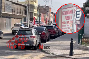 Autos ocupan calles del centro de Toluca ante falta de multas