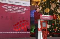 La gobernadora Delfina durante la entrega de apoyos del Programa para el Bienestar y el Premio Estatal al Altruismo 2025 a instituciones de asistencia privada.