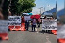 Habitantes de Valle de Aragón cerraron durante varias horas una de las principales vialidades que conecta Nezahualcóyotl con Ecatepec para exigir el restablecimiento del servicio de agua potable.