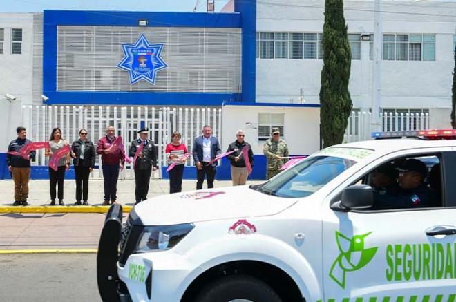 La gobernadora Delfina Gómez Álvarez y Alan Velasco Aguero, Presidente Municipal de Valle de Chalco, dieron el banderazo de salida a 25 patrullas que estarán adscritas a la Dirección de Seguridad Pública y Tránsito Municipal.