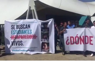 Vuelven a manifestarse por estudiantes desaparecidos en Guadalajara