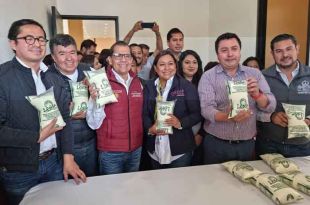 Autoridades realizaron la entrega de las primeras dotaciones de leche Liconsa a los beneficiarios.