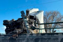 #Video: ¡Precaución! Volcadura de camión de carga afecta circulación en la Toluca-Tenango