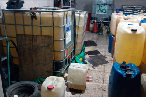 Autoridades federales y estatales localizaron bidones, contenedores y tambos con capacidad para almacenar combustible presuntamente de procedencia ilegal