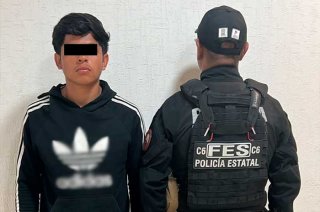 Un joven de 18 años fue detenido en Tejupilco con 56 ponchallantas y una bolsa con hierba.