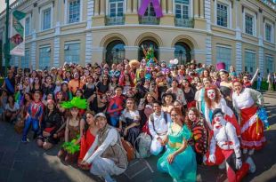 La Secretaria de Difusión Cultural, María de la Mercedes Portilla Luja, encabezó el desfile conmemorativo.