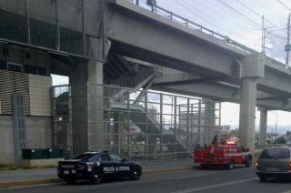 El humo invadió avenida Las Torres y parte de Pino Suárez