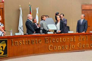 Recibe Delfina Gómez constancia como gobernadora electa de #Edomex
