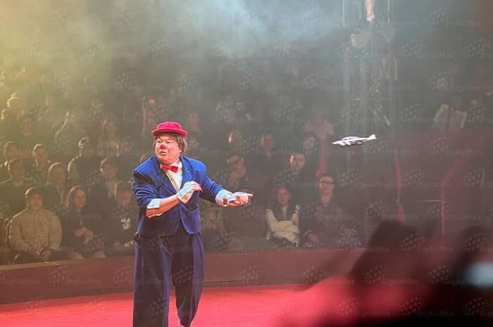 La compañía presenta una función especial como agradecimiento al público antes de la participación de parte de su elenco en el Festival Internacional de Circo en México.