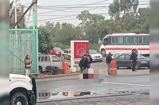 La víctima fue auxiliada por cuerpos de emergencia y trasladada a un hospital cercano; sin embargo, minutos después se confirmó su fallecimiento debido a la gravedad de las heridas.