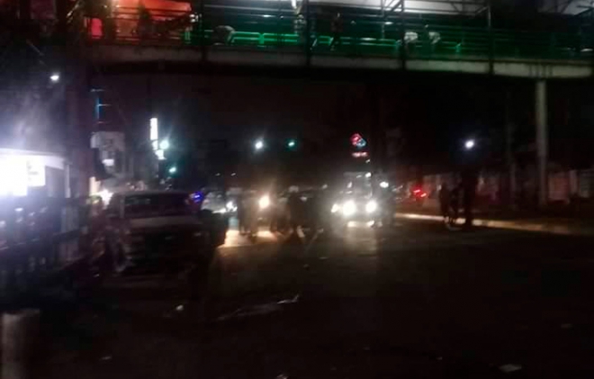 Bloquean vecinos carretera Los Reyes-Texcoco