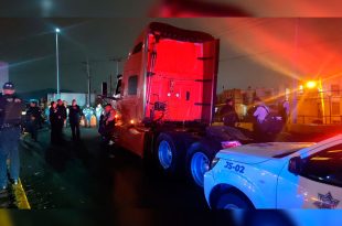 Elementos de seguridad desplegaron un operativo sobre la autopista México-Pachuca tras una persecución relacionada con el presunto robo de un tractocamión.