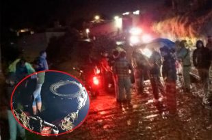 Autoridades localizaron la unidad y mantienen la búsqueda; reportes extraoficiales señalan posible hallazgo río abajo sin confirmación oficial.