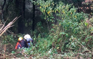 Rescata Cruz Roja Mexicana a mujer del fondo de un barranco