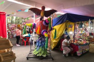 La Feria de la Piñata es una oportunidad para varias familias que se dedican a este oficio.