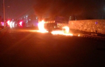 Incendian camión de pasajeros; chofer está desaparecido