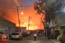 Fuerte incendio de pastizal en Ecatepec