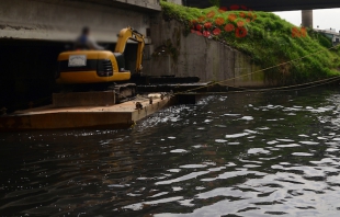 Hallan camioneta en el río Lerma con un cuerpo al interior