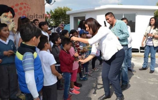 Conformarán Banda Sinfónica Infantil en Toluca; Martha Hilda entrega instrumentos